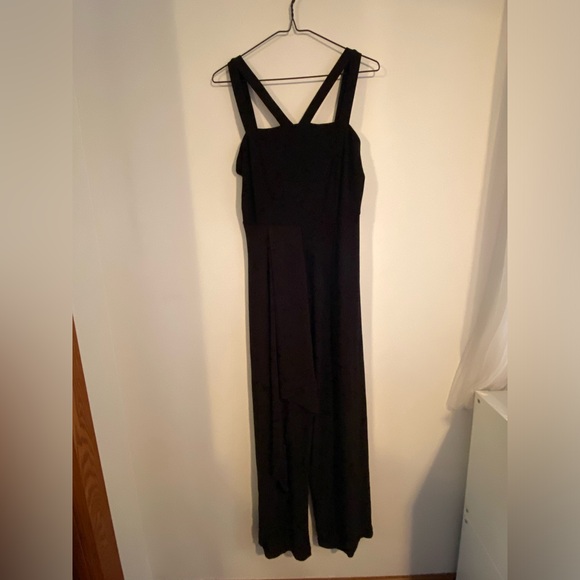 Elegant and beautiful pant suit! Comfortable material. Worn once! - Picture 1 of 4